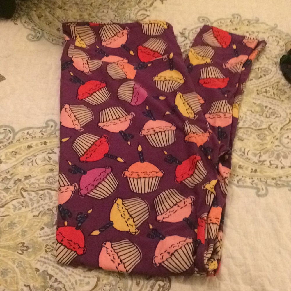 ⭐️SOLD!⭐️LuLaRoe Cupcake Leggings